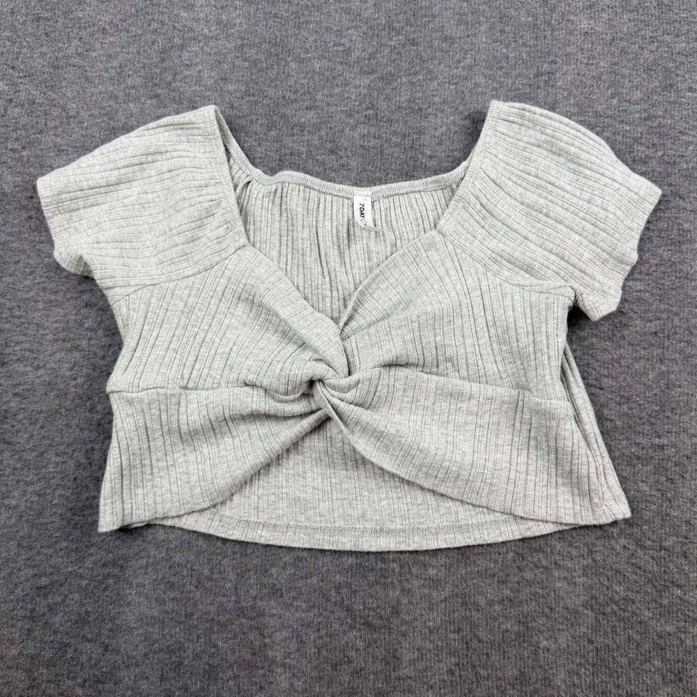 7DAY WKND Crop Top Women Medium Gray Ribbed Twist Front‎ Short Sleeve 18943